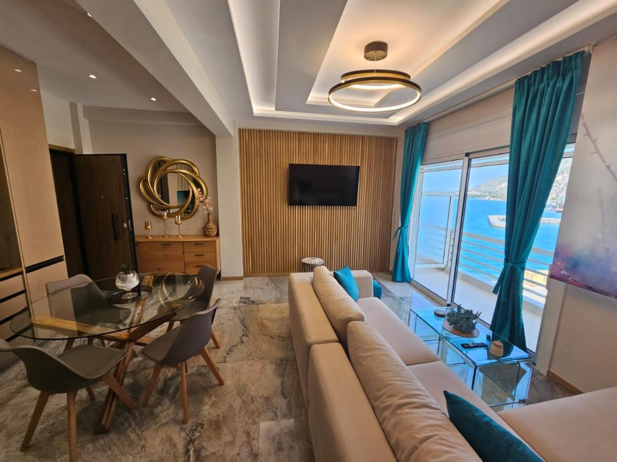 Agora Luxury 8
