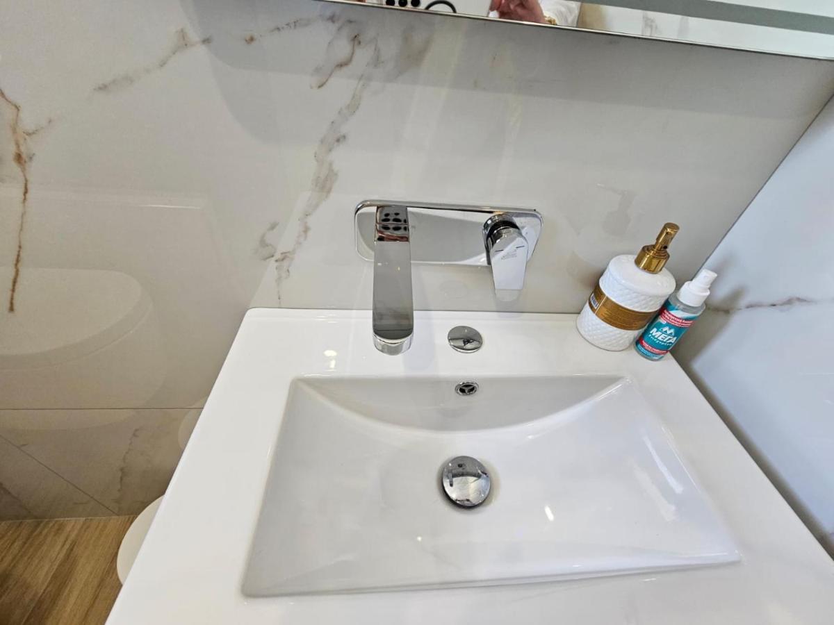 Agora Luxury 8 Apartment *