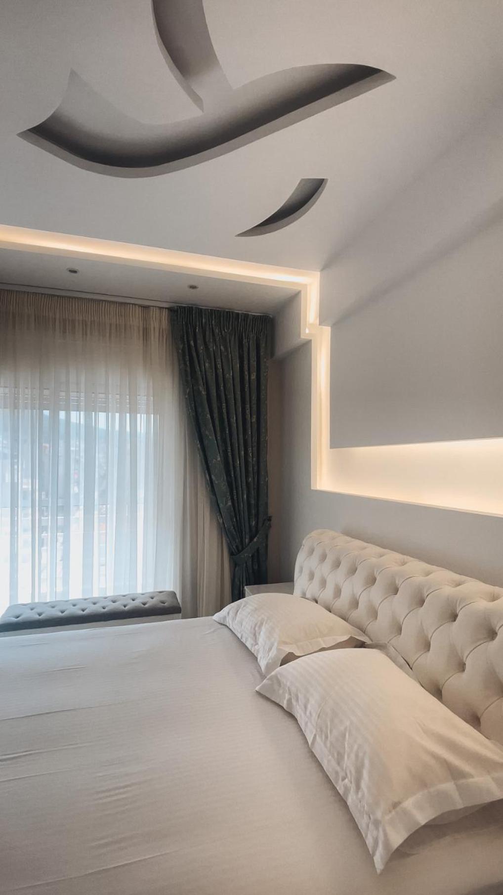 Agora Luxury 8 *