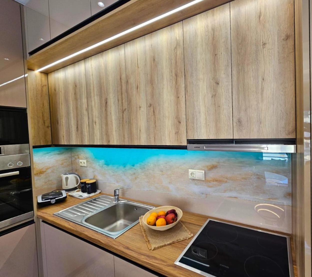 Agora Luxury 8 *
